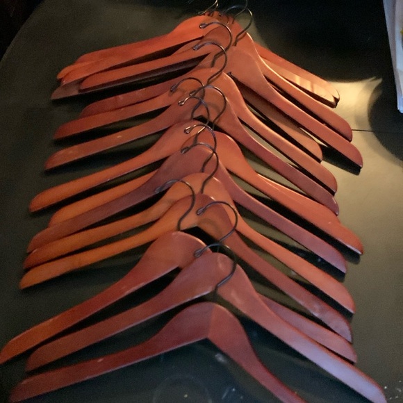 Set of 16 wooden hangers - Picture 4 of 4